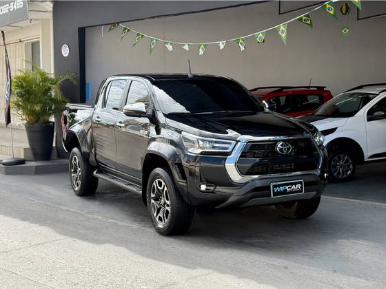 TOYOTA HILUX 2.8 D-4D TURBO DIESEL CD SRX PLUS 4X4 AUTOMÁTICO TOYOTA HILUX 2.8 D-4D TURBO DIESEL CD SRX PLUS 4X4 AUTOMÁTICO